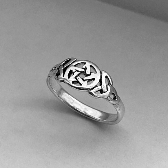 Sterling silver Celtic Triquetra w/ pentagram ring, pentagram ring, Celtic ring - Picture 1 of 9